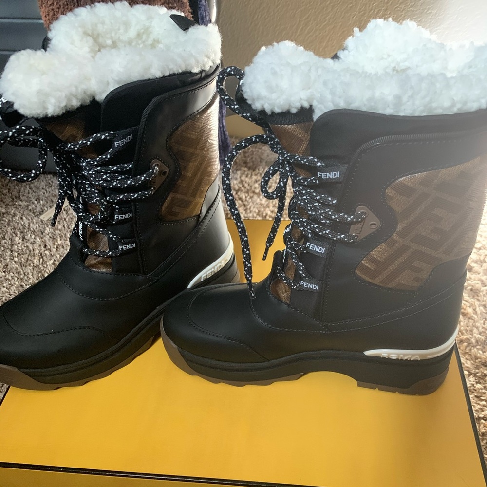 Authentic Fendi ski boots winter /rain boots